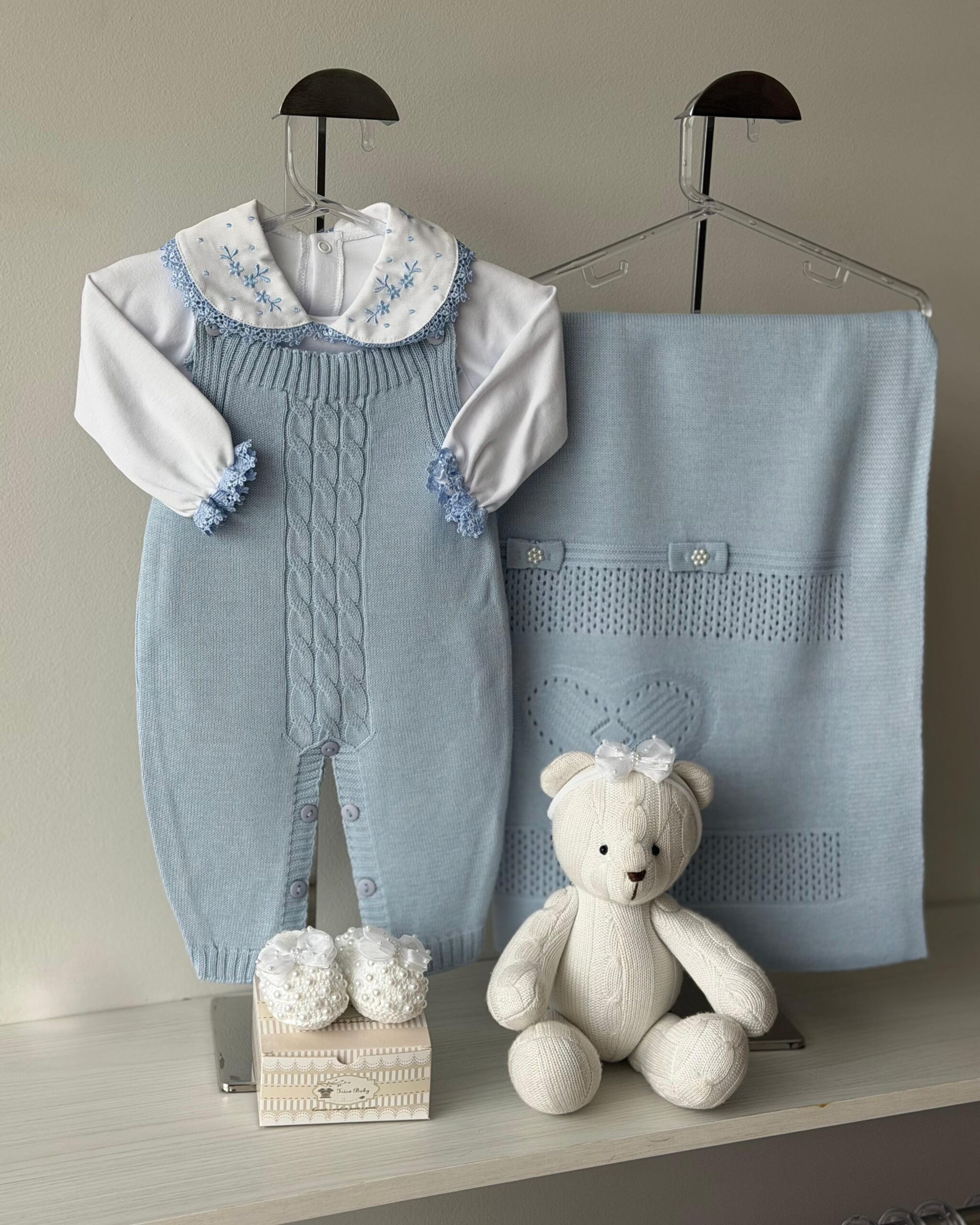 Saída Maternidade Jardineira Trança Azul Salinas