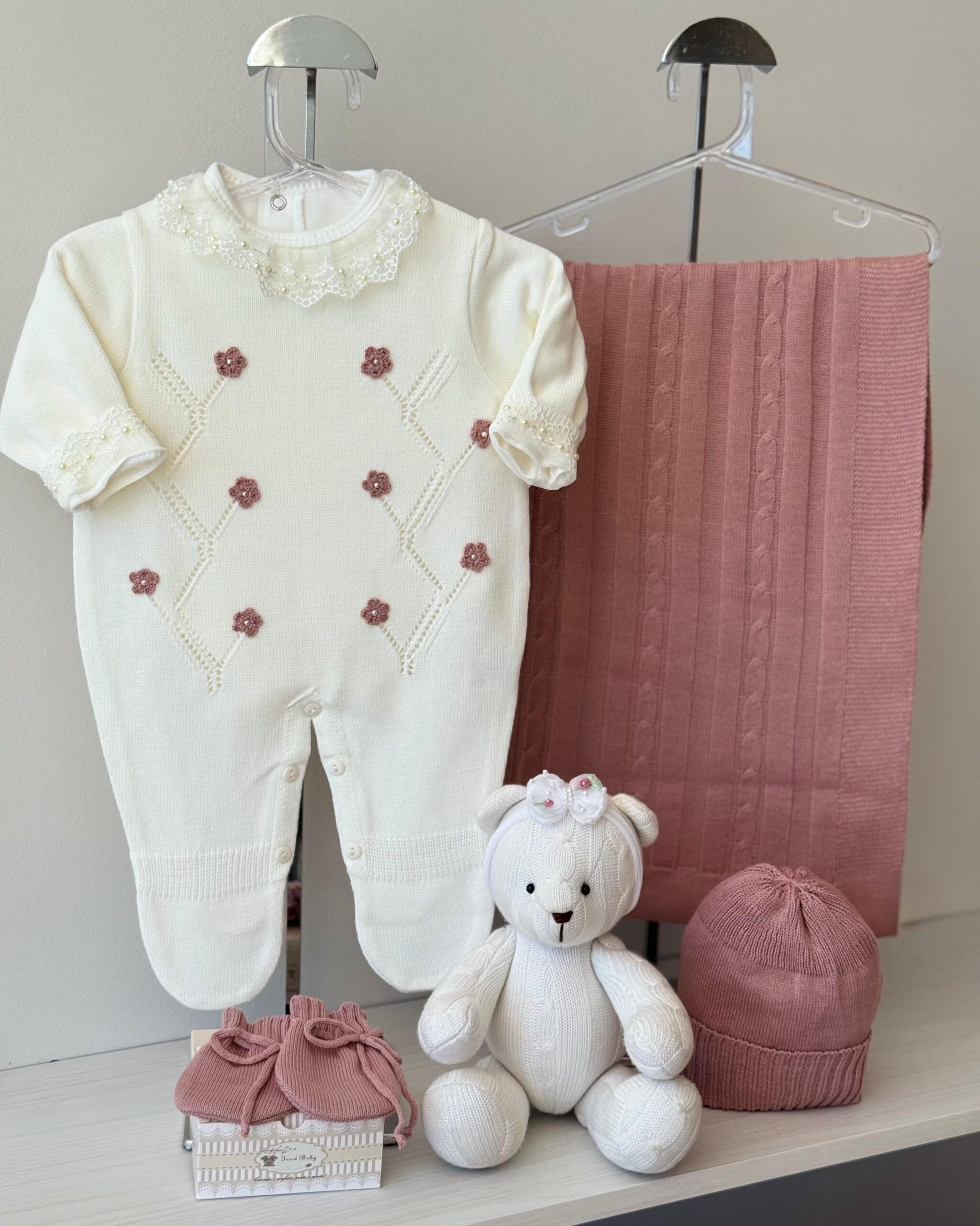 Saída Maternidade Macacão Off - Rosê Crochê