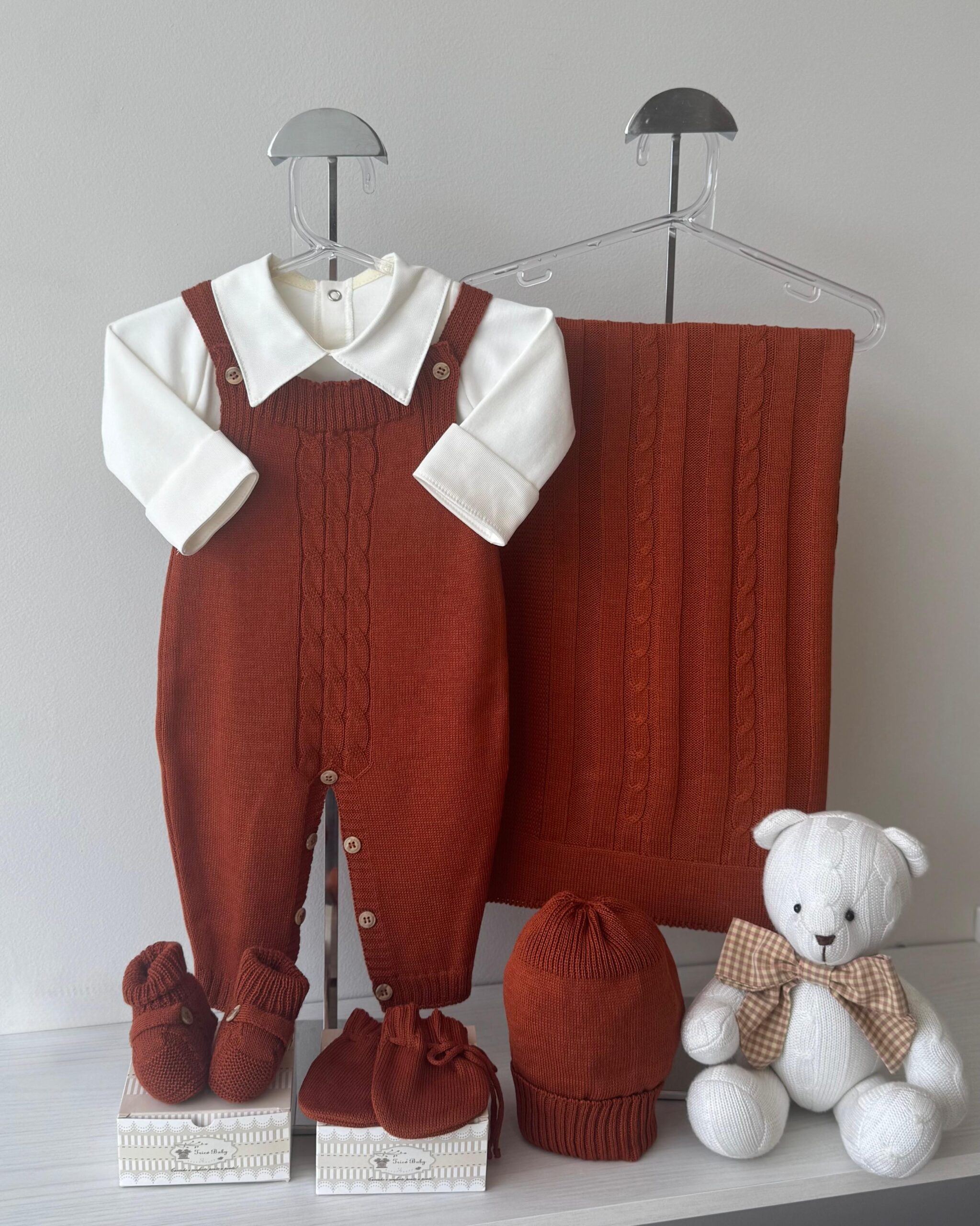 Saída Maternidade Jardineira Trança Terra Cota