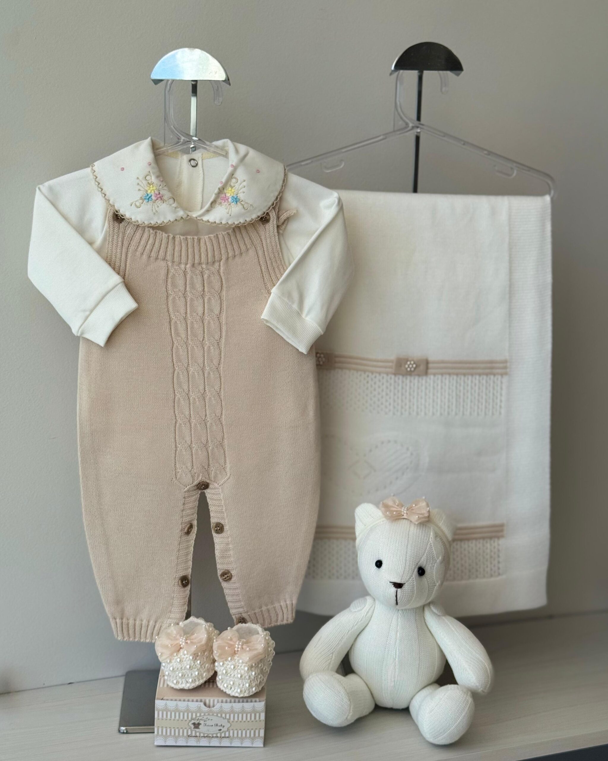 Saída Maternidade Jardineira Trança Dunas