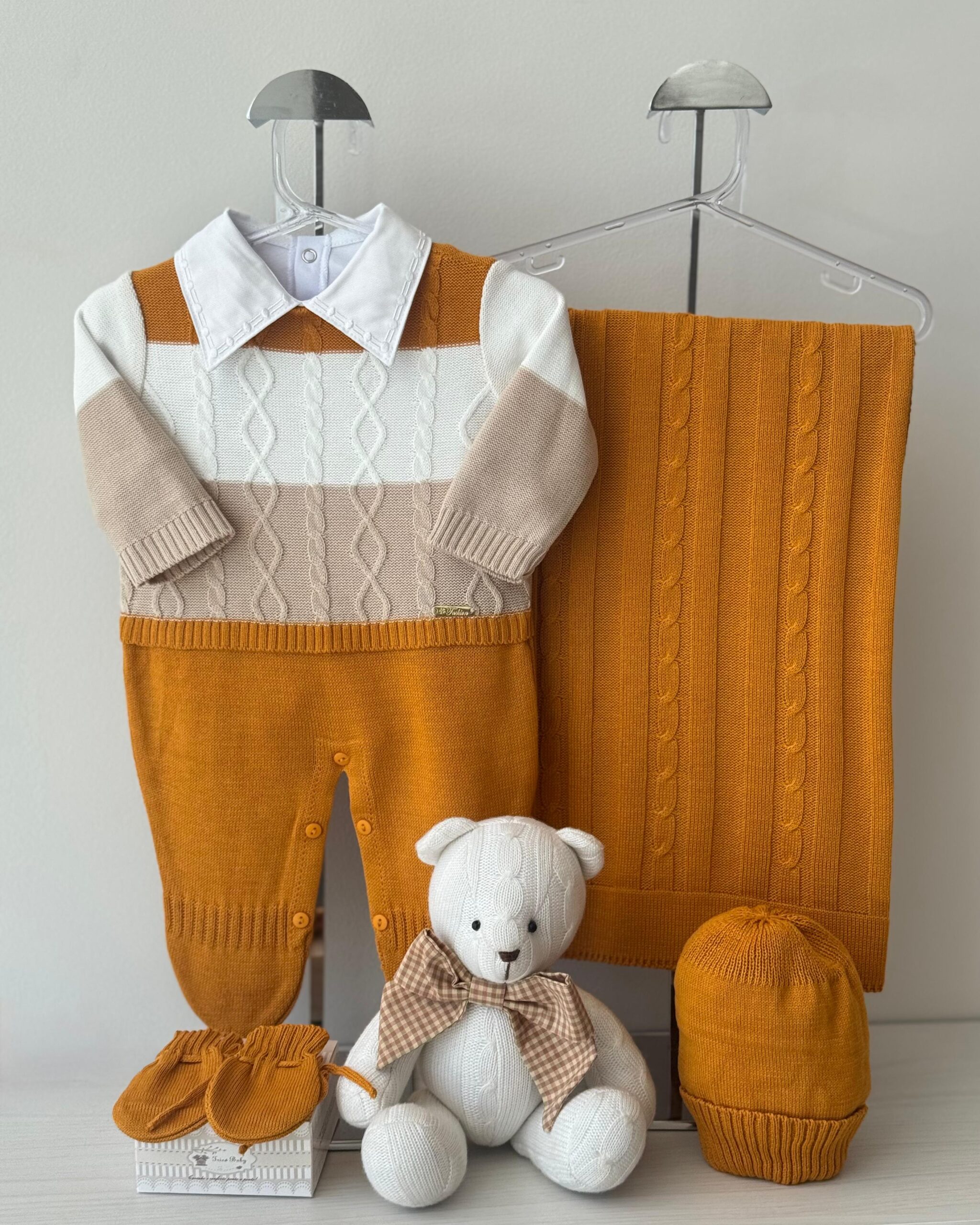 Saída Maternidade Aaram Mostarda