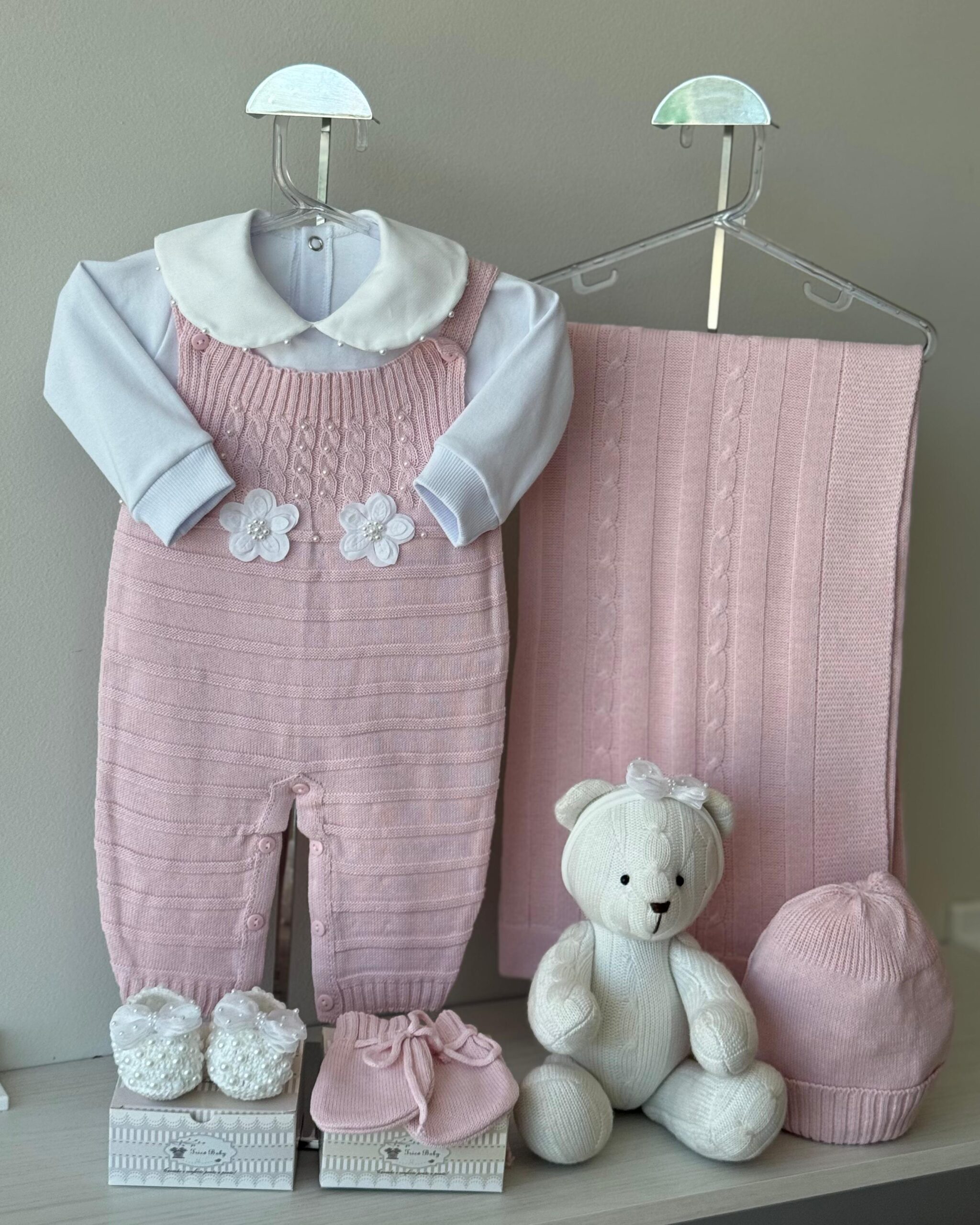 Saída Maternidade Jardineira Flor Rosa Pupurri 7 pçs