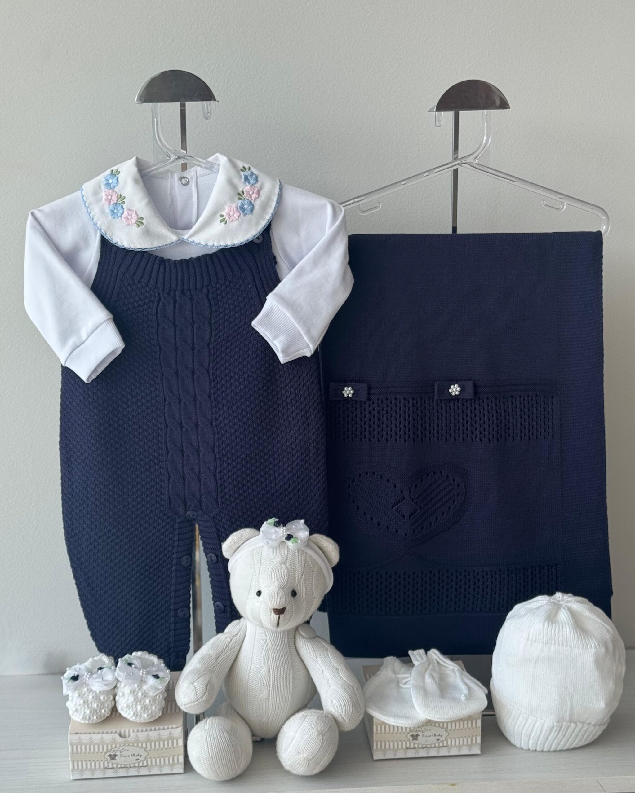 Saída Maternidade Jardineira Pipoca Marinho 7 pçs