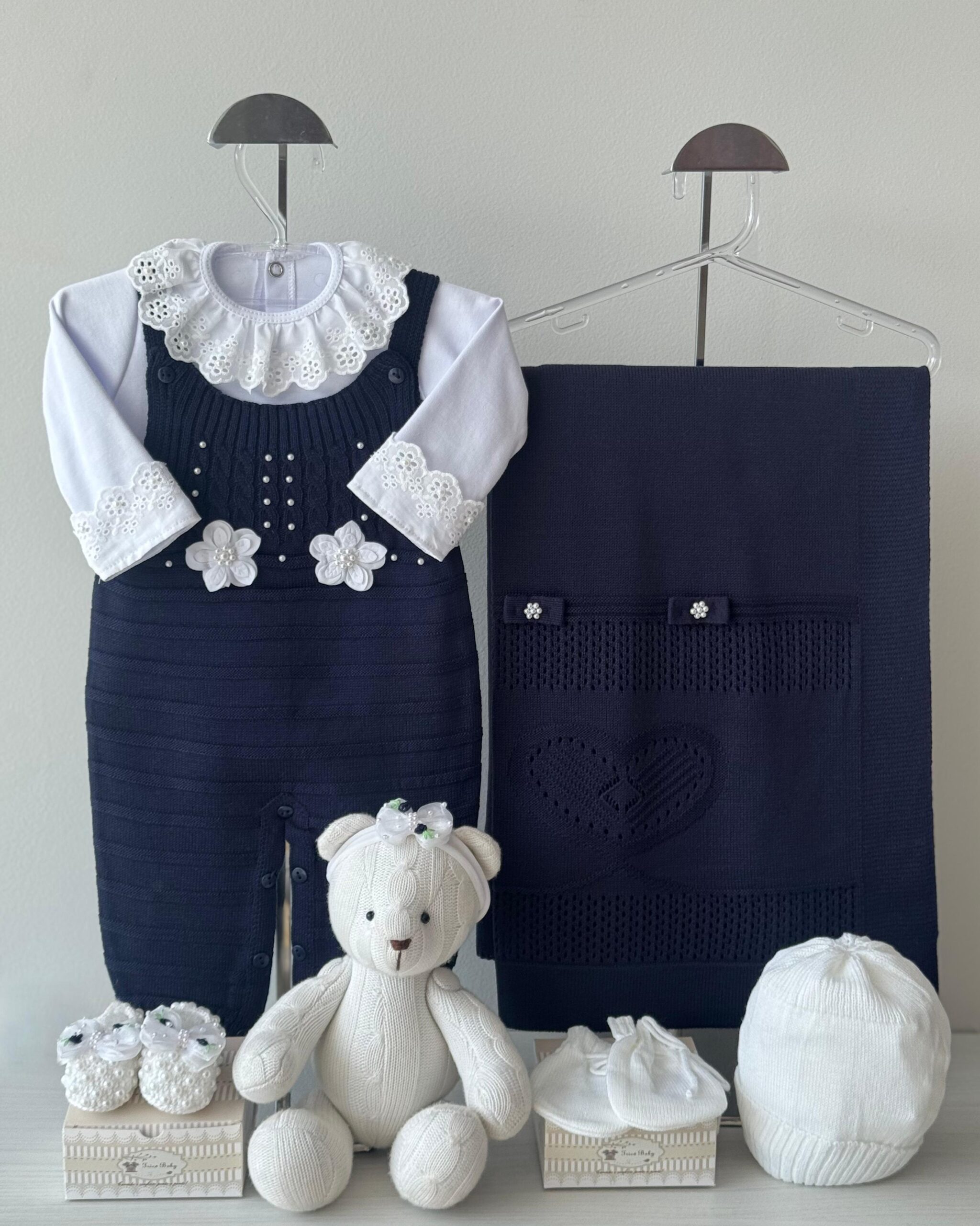 Saída Maternidade Jardineira Flor Marinho 7 pçs