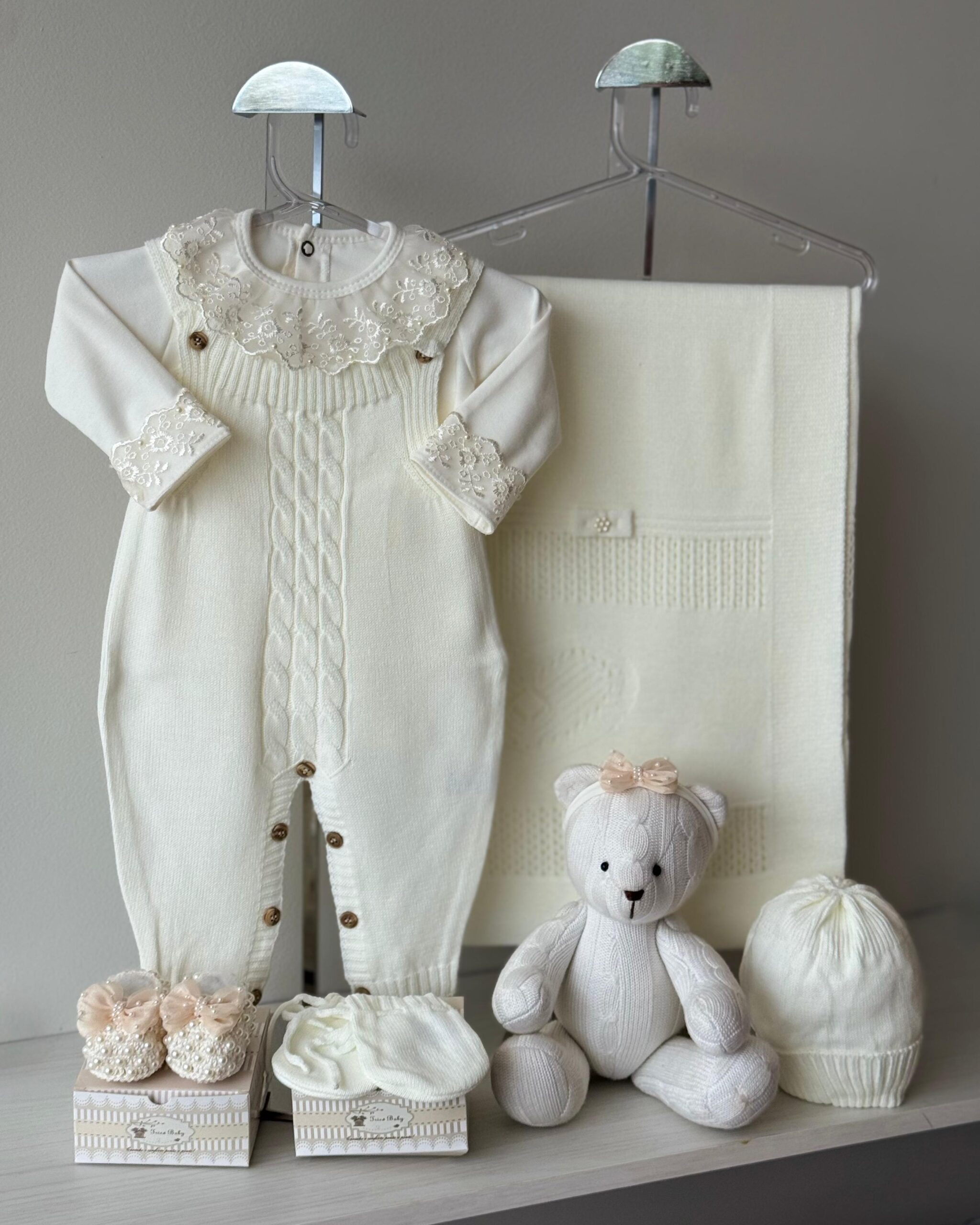 Saída Maternidade Jardineira Trança Off 7 pçs