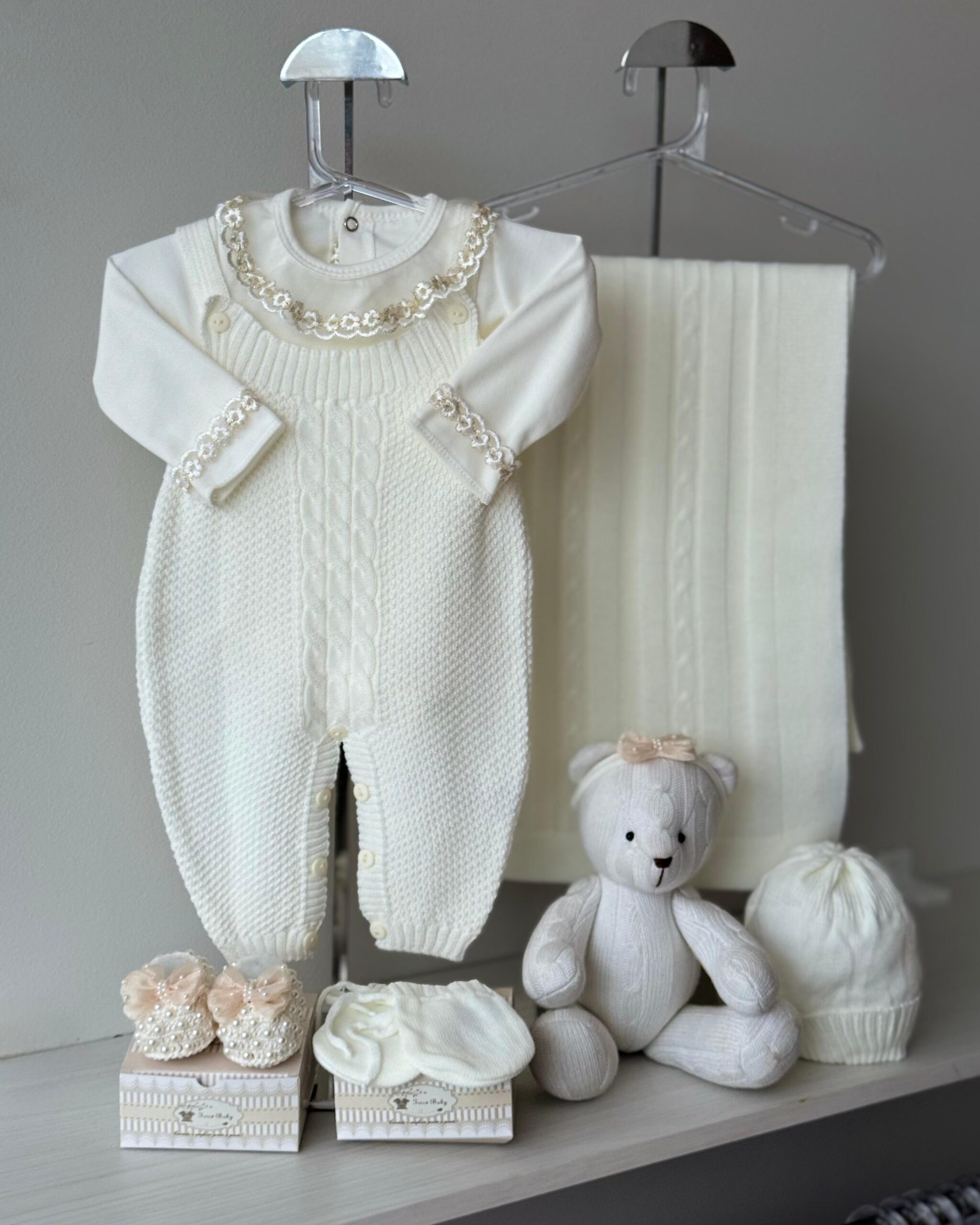 Saída Maternidade Jardineira Pipoca Off 7pçs