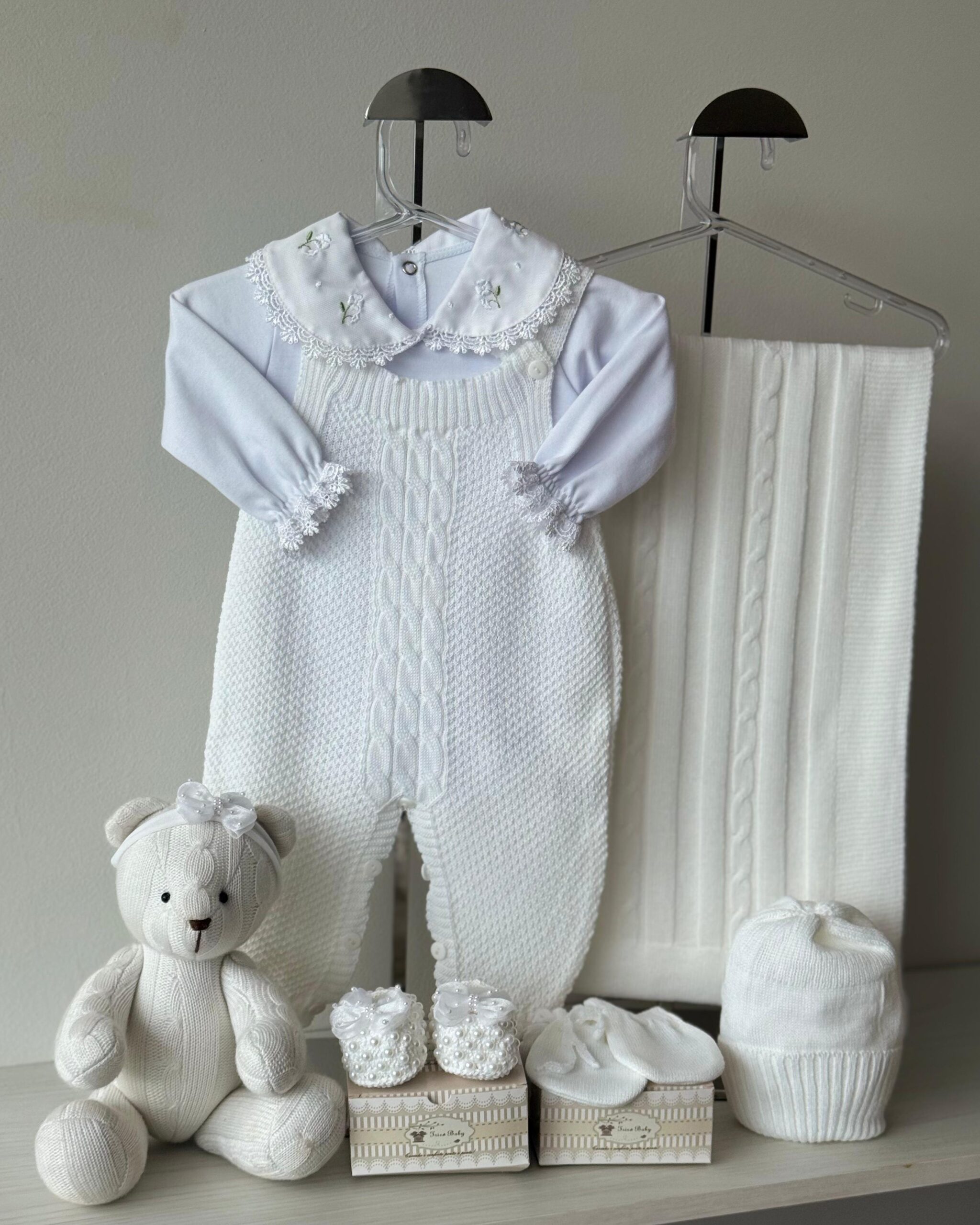 Saída Maternidade Jardineira Pipoca Branca 7 pçs