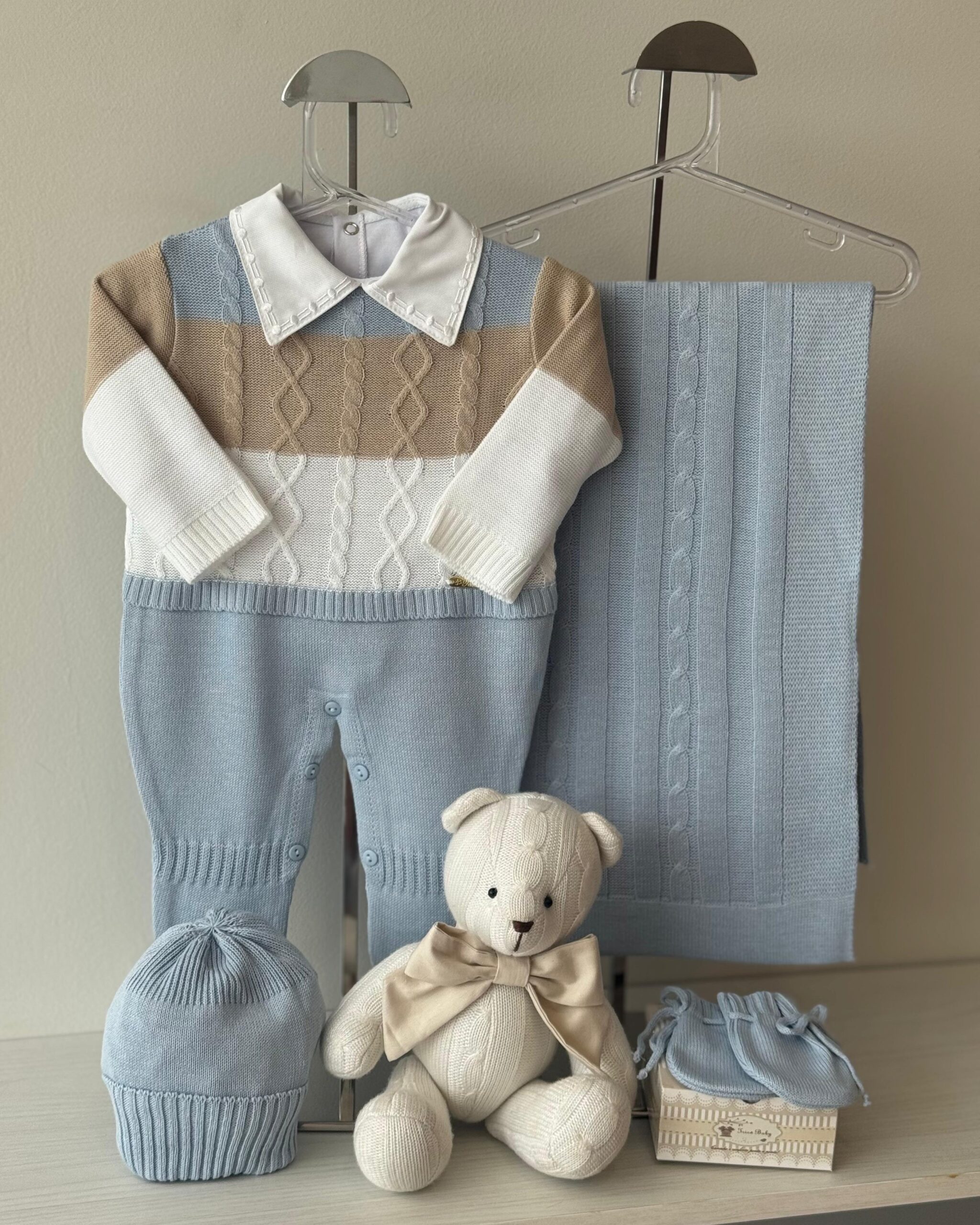 Saída Maternidade Macacão Aaram Azul Salinas